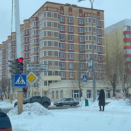 2-Ухкомнатная Современная Новая Квартира В Центре Города Kostanay Exterior foto